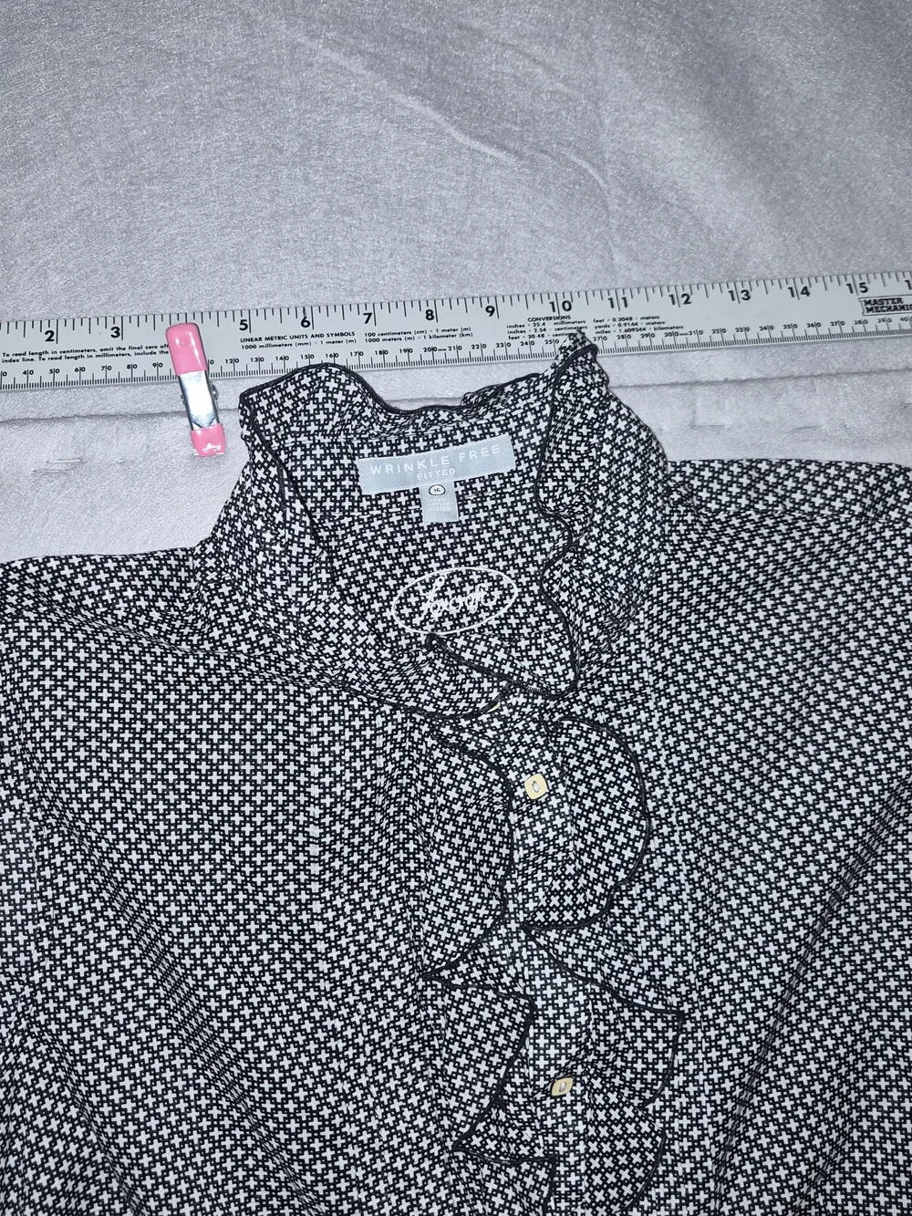 Foxcroft Wrinkle-Free Ruffle Sleeveless Blouse – Women's Size 16